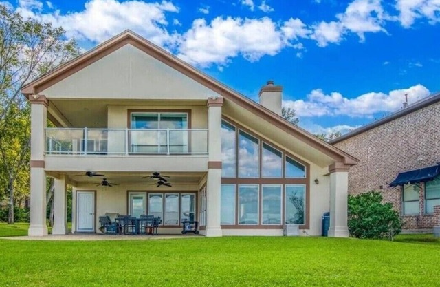 New Private Pool Waterfront 5BR/5.5BA Home w/2 Docks