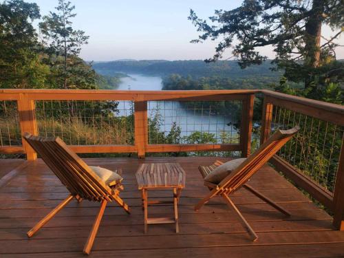 NEW Romantic CLIFF GLAMPING w Vista Views of WHITE RIVER, Minutes to fishing and hikes!