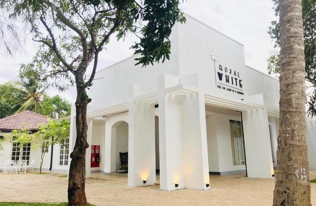 New Royal White Hotel