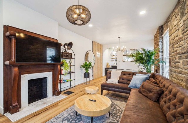 NEW spacious unit in the OSU Campus District,Walk to Expo Cntr, 6 Beds-Sleeps 10