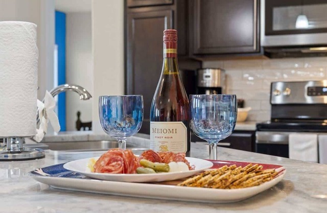 New* Temple 6 Bd 5 min to Meta, BS&W, UMHB, Shopping+Lake. Free Parking+Wi-Fi