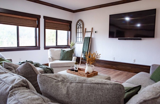 New! The Sanctuary House w/mountain view sleeps 14