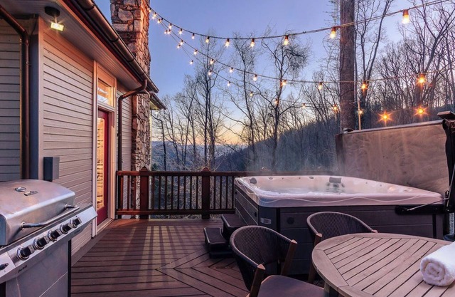 *New* Town-Mtn Lux: Hot Tub|Views|Game Room|Seclusion