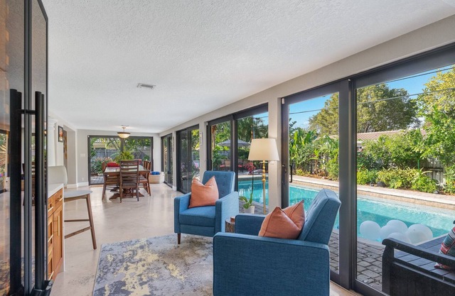 NEW~TropicalAvenue~LuxeLiving!