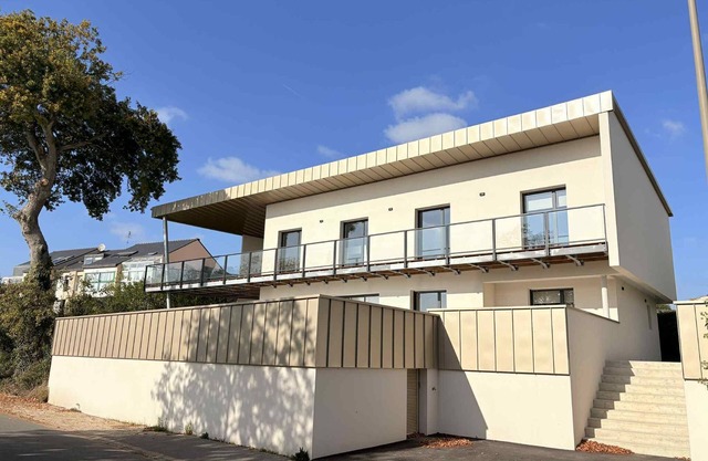 New: Villa Bretagne with swimming pool and lake view, 10 minutes from the sea