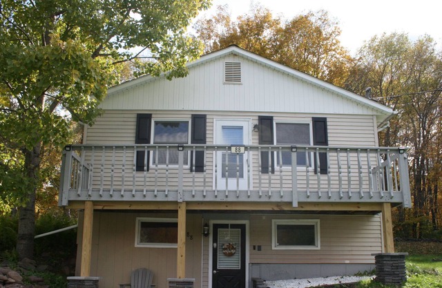Newly renovated home w/game room - 5 minutes to Plattekill Mountain
