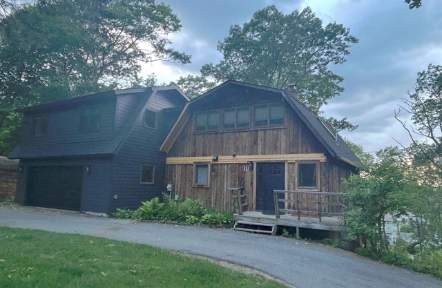 Newly Renovated 4-BR House in Quiet Neighborhood Near Beaches & Portland