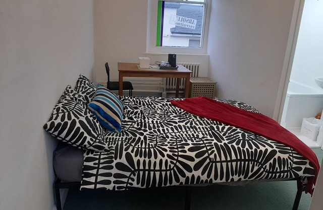 Newport 1-Bed Apt, Sleeps 2 near Train Station