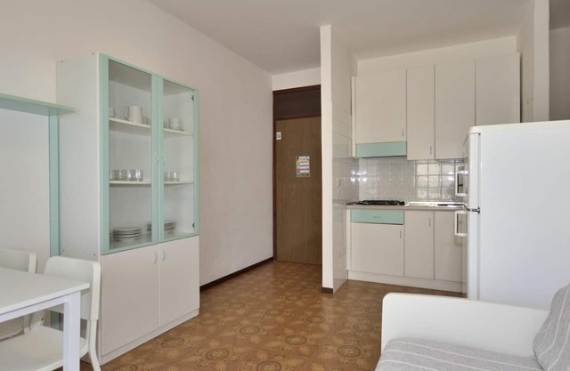 Nice apartment for 4 people with WIFI, A/C, TV, balcony, pets allowed and parking