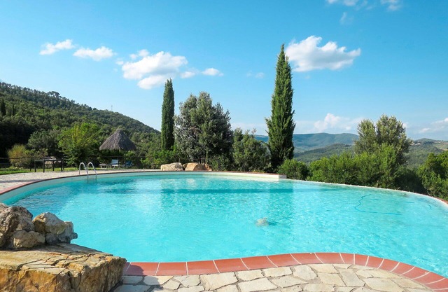 Nice apartment in villa for 4 guests with pool, A/C, patio, pets allowed and panoramic view