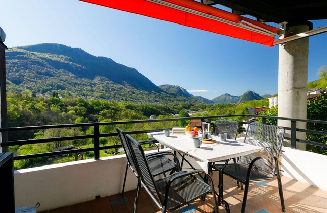 Nice apartment for 4 people with WIFI, pool, TV, patio and panoramic view