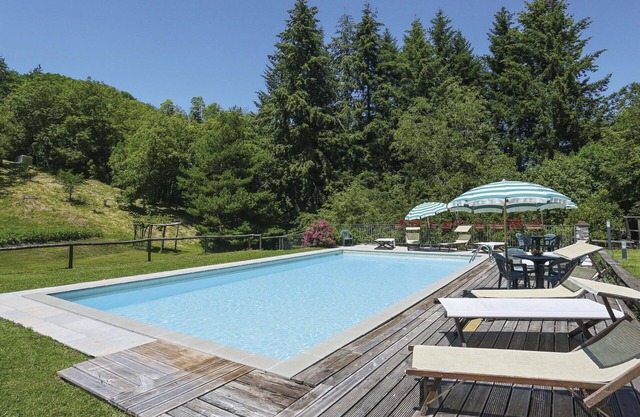 Nice apartment in villa for 4 people with WIFI, pool, TV and terrace