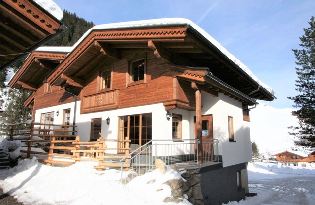 Nice apartment in villa for 9 people with WIFI, TV and terrace