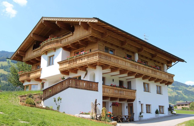 Nice apartment in villa for 7 guests with WIFI, TV, terrace, pets allowed and panoramic view