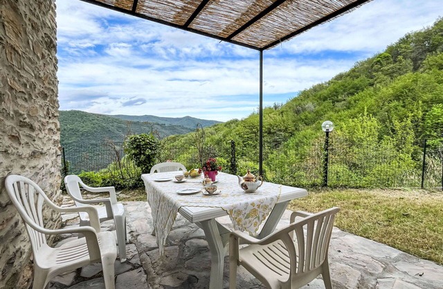 Nice apartment for 4 guests with pool, WIFI, patio, pets allowed and panoramic view