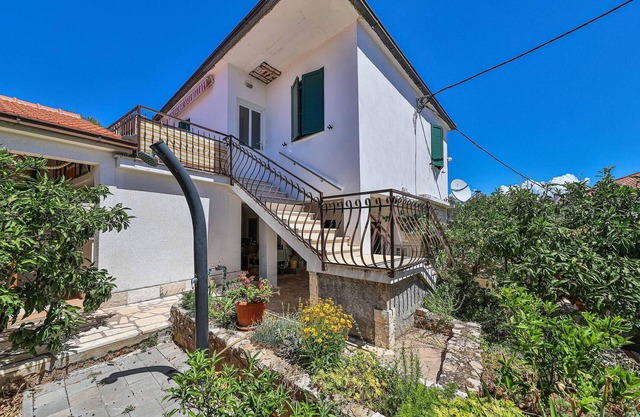 Nice home in Drvenik Mali with kitchen