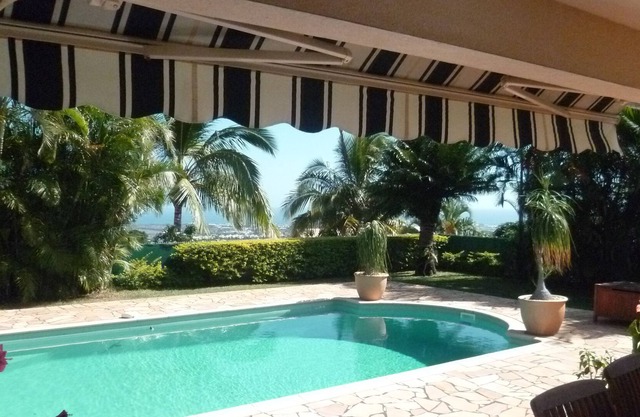 Nice villa of full foot, big swimming pool in a splendid sported garden.