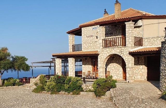 Nireas : Stone Villa
