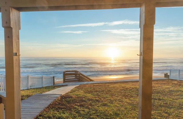 No Extra Fees!/Ocean Views/Steps to Private Beach