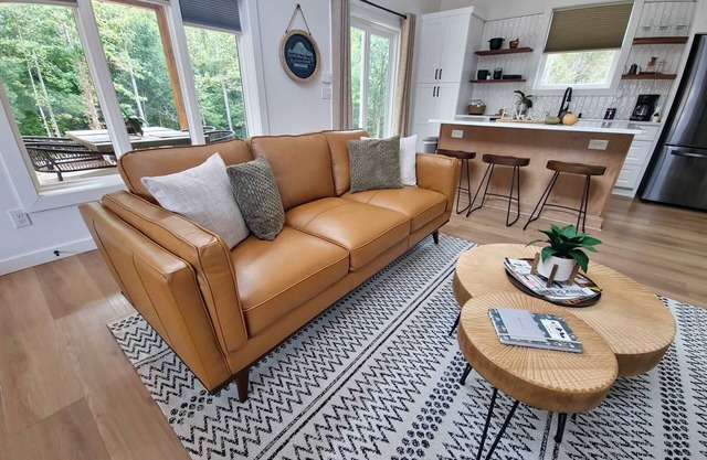 Nook by the Brook- Panoramic Fall Views & Chef's Kitchen