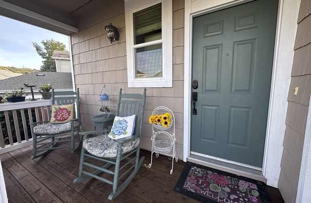 Not Active Charming 2-bedroom cottage in awesome Petaluma with WiFi, AC