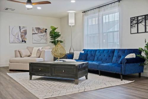 Nouveau Nichols Hills Trendy Spacious