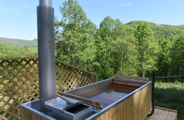 Oakhaven: Mountain Escape with Wood Burning Hot Tub!