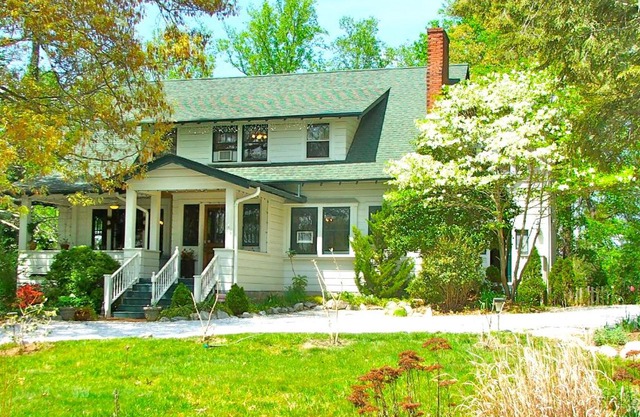 Oakland Cottage Bed and Breakfast