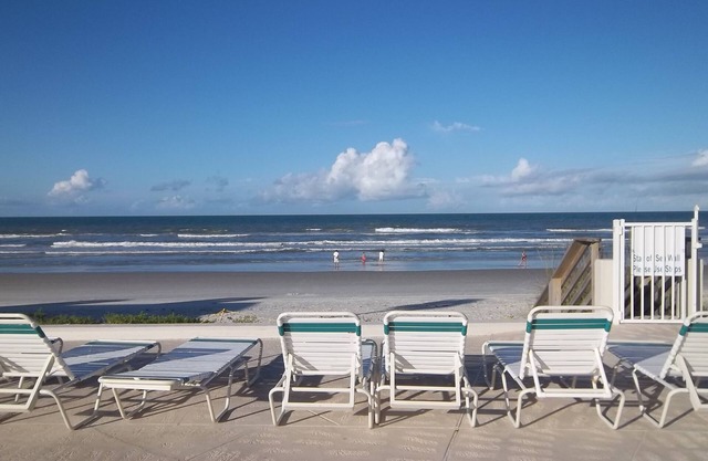 Ocean View 2BR 2BA 3 Night Min, No Cars Beach, Private Area, Oceanfront POOL!