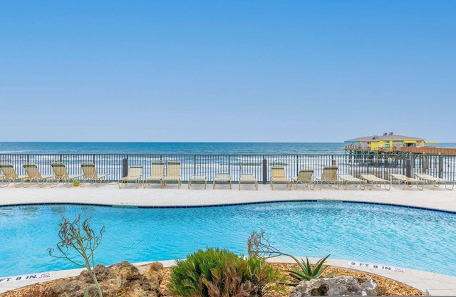 Ocean View Suite w Pool Hot Tub Beach Access