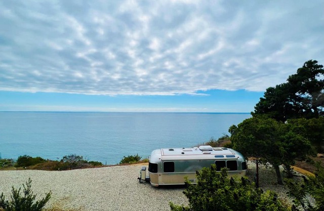 Oceanfront, Bluff-top, Luxury Caravan in Malibu