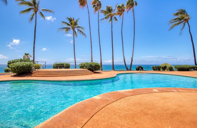 Oceanfront Cottage on Kepuhi Beach w/Ocean View, WiFi, Laundry & Shared Pool