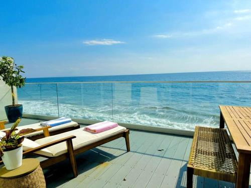 Oceanfront Retreat Sandy Toes Oasis