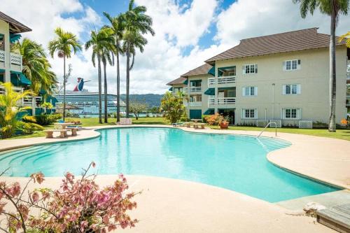 Oceanfront Two Bedroom Suite - Amazing Ocean Views
