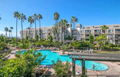 Oceanview Retreat - Steps to the Beach, Heated Pool, walk everywhere