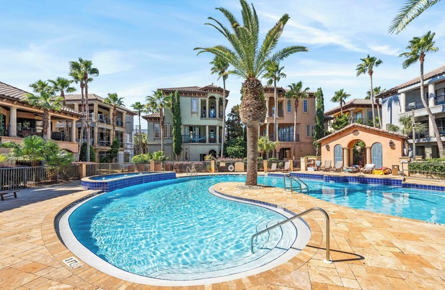 Oct-Dec Reduced!*Lagoon Pool*Heated Spa*Beach Gear!