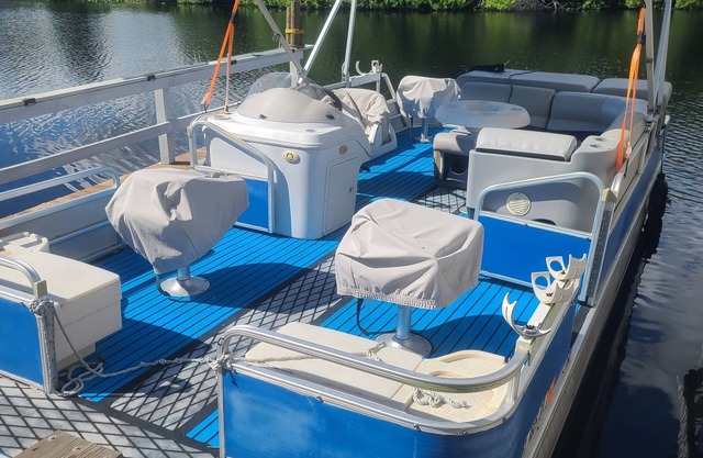 "OKEETIME" New"One of a kind property" fishing,& golfing . Pontoon available.