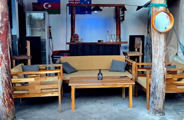 Old style 8 rooms lodge with BIG common areas in the famous fishing Village SJDS