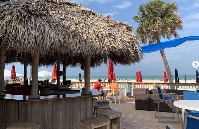 On Golden Pond-Spacious 2 bedroom Close to Beaches