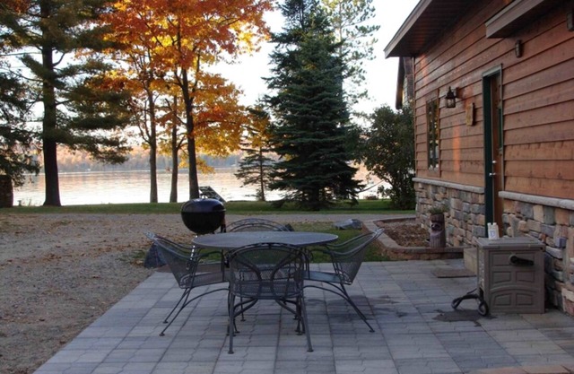On North Twin Lake- Northern Exposure Rentals "Musky Lodge"
