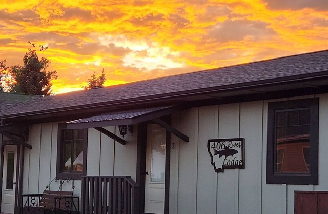 On the banks of the Yellowstone River, 3 blocks from the North Entrance of YNP