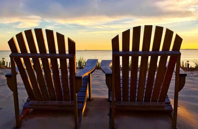 On The Beach! Relax and Unwind at your Private Waterfront Beach Bungalow