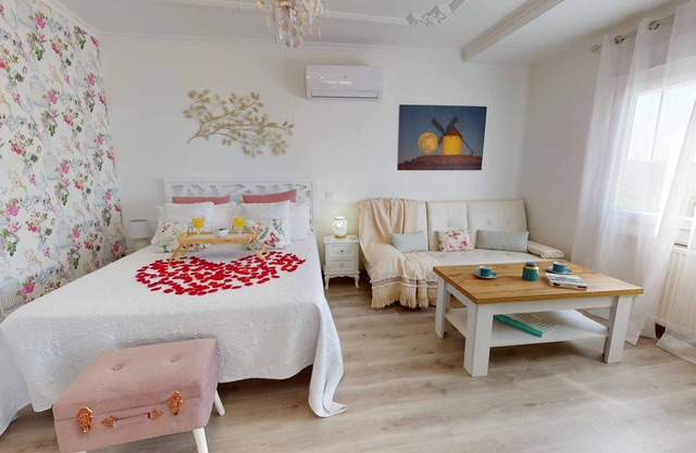 ONCEMOLIN APARTMENTS