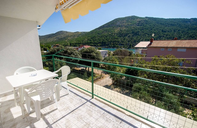 One bedroom apartment with balcony and sea view Grebaštica, Šibenik (A-14317-a)