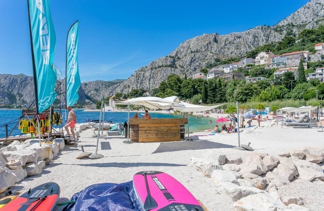 One bedroom apartment with terrace and sea view Omiš (A-15767-a)