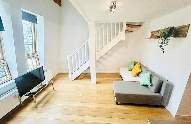 One bedroom flat near train station