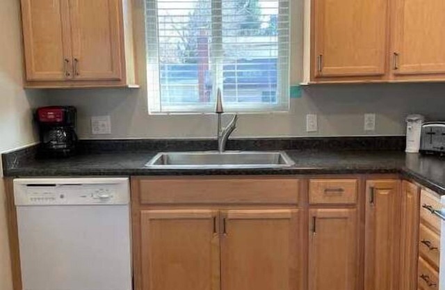 Open Concept Family Sized Whole House. Pet Friendly