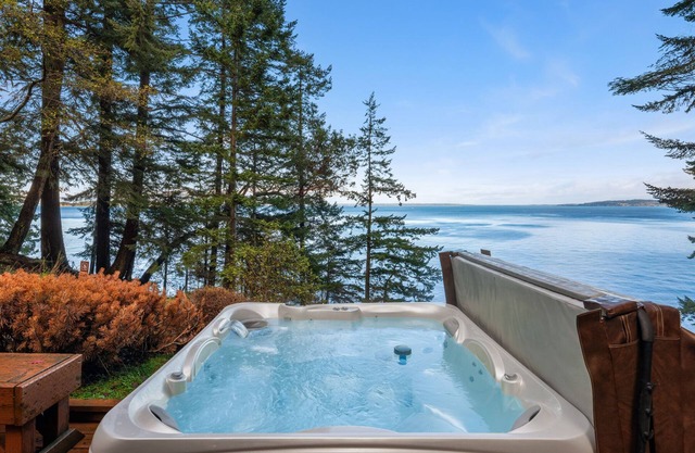 Orcas Island, Aurora House #295