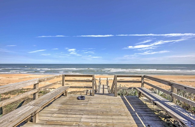 Ormond Beach Resort Townhome: Walk to Pool & Beach