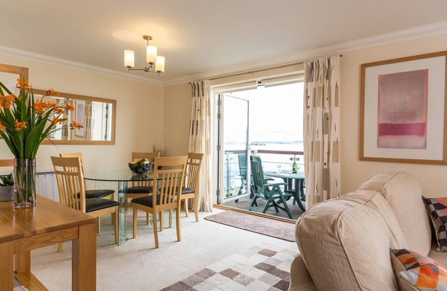 Outstanding cliff top property with stunning panoramic sea and harbour views